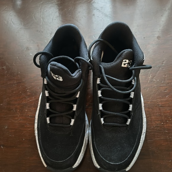 Boys Air Jordan’s Black like new size 6Y FLY! - Picture 5 of 8